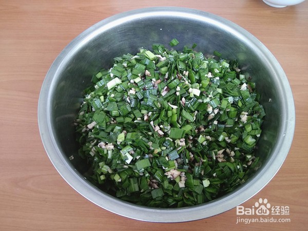 韭菜鸡蛋香菇馅发面蒸饺的步骤