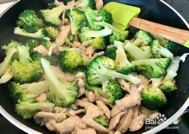 鲜嫩鸡肉炒西兰花