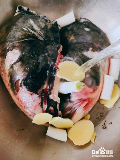 鱼头炖豆腐的做法