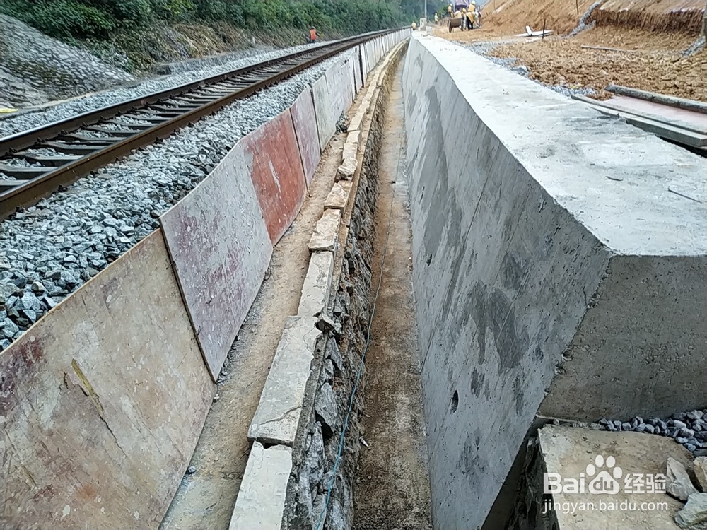 混凝土浇筑过程中离析的防治对策要点有哪些？