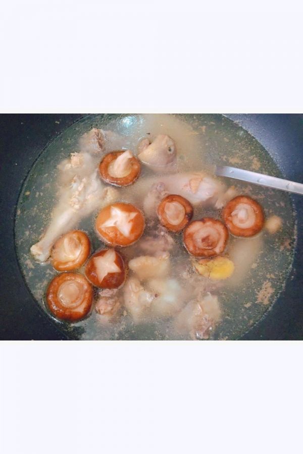 安排香菇粉丝鸡汤