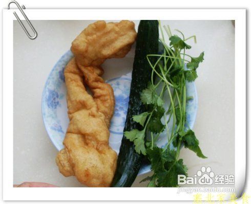 5分钟让剩油条华丽转身凉拌油条黄瓜