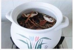女人必喝的养生又养颜的水润汤---松茸乌鸡汤