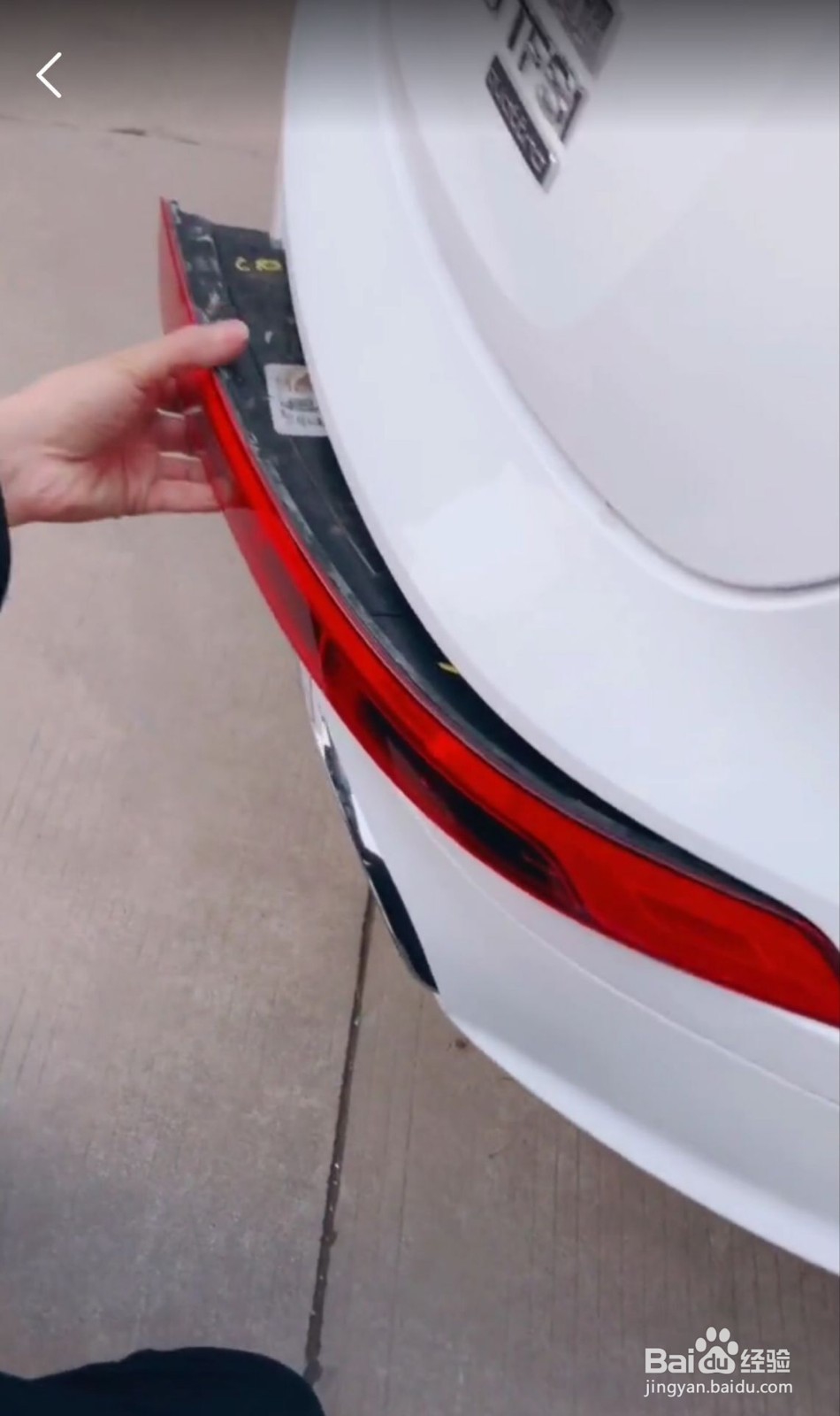 新款奥迪Q5后杠杠灯怎么拆卸