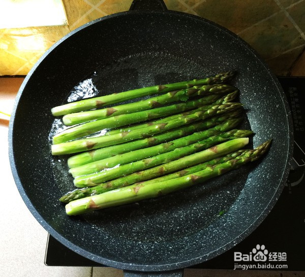 芦笋炒虾球的制作方法