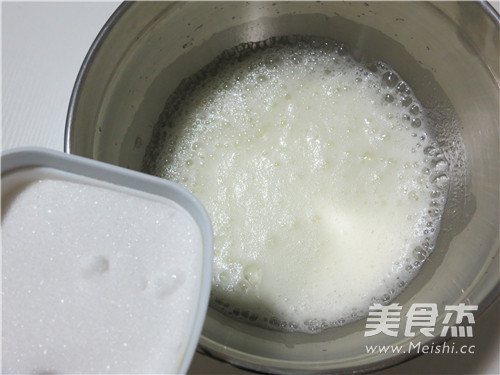 美丽的玫瑰花戚风蛋糕