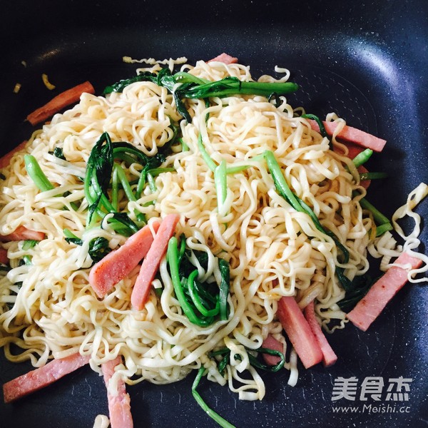 培根炒面的做法