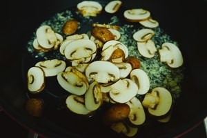 如何做蒜蓉褐菇西兰花