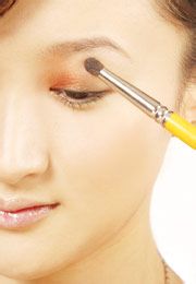 眼妆的画法_非主流眼妆画法_两种最易学眼妆画法