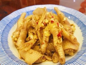 蒜香无骨凤爪的做法