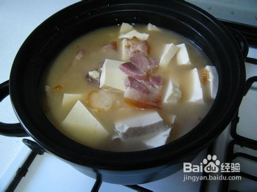 豆腐怎么做更香,更水润?--腊肉豆腐煲