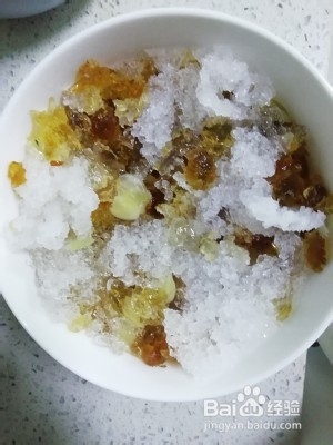 胜过100张面膜的牛奶桃胶糖水的做法