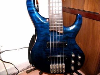 四弦贝斯怎么降调