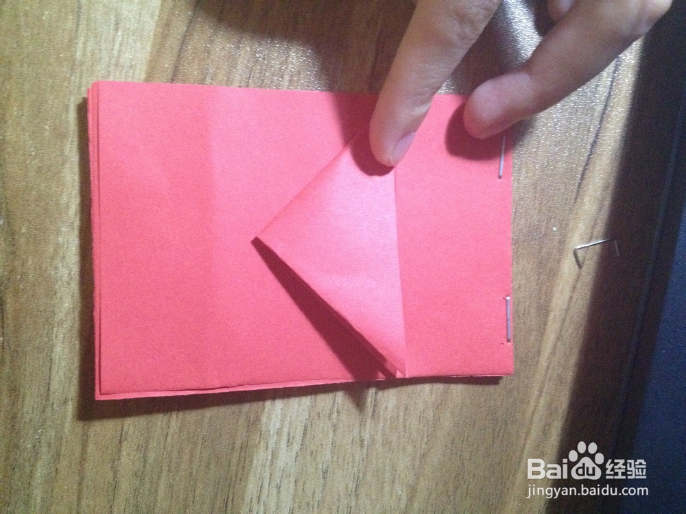 小时候我们用课本做做过的灯笼