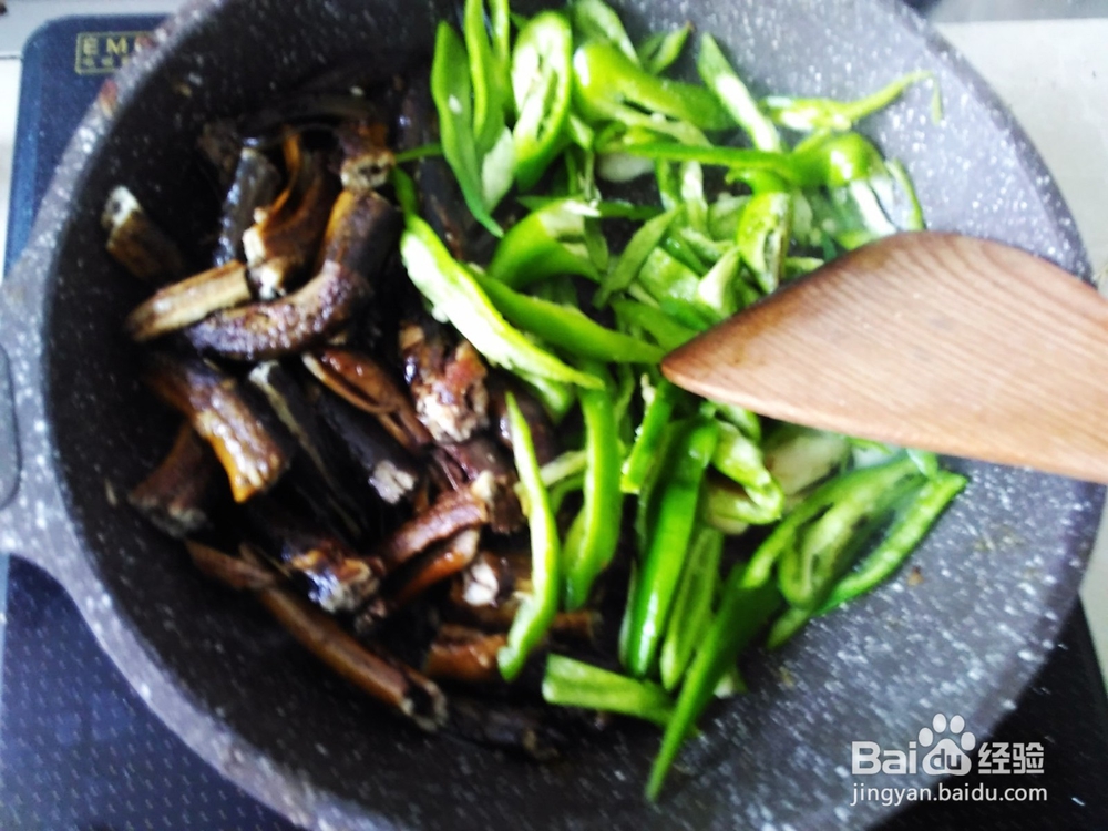 尖椒丝爆黄鳝的做法