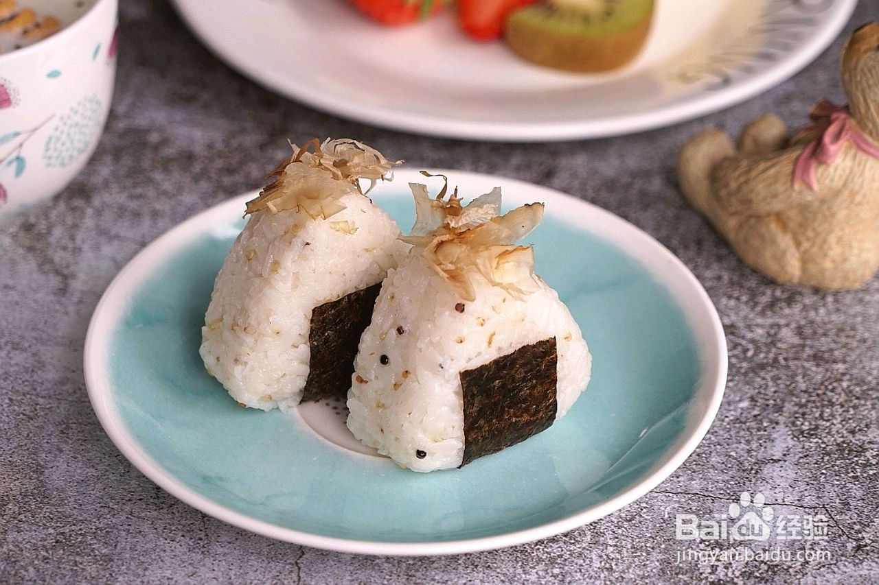 日式金枪鱼饭团