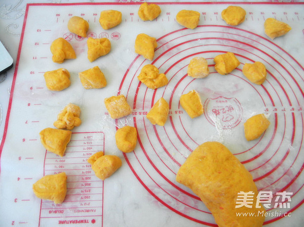 胡萝卜花朵甜甜圈