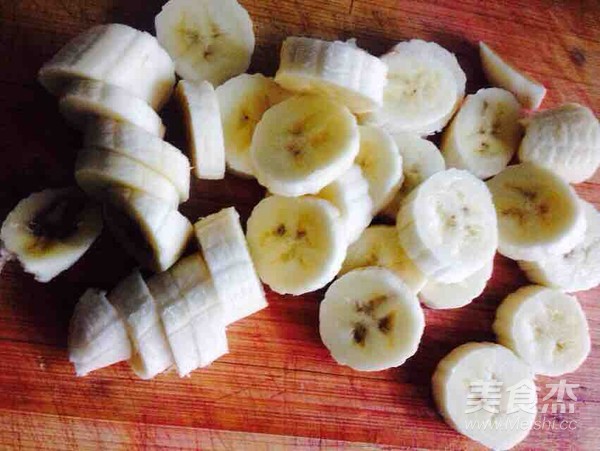 香蕉百合红枣银耳汤