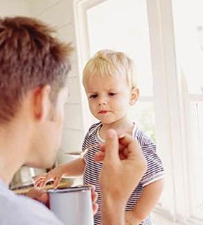 怎样教育宝宝关心他人?