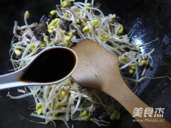 黑木耳五花肉炒黄豆芽