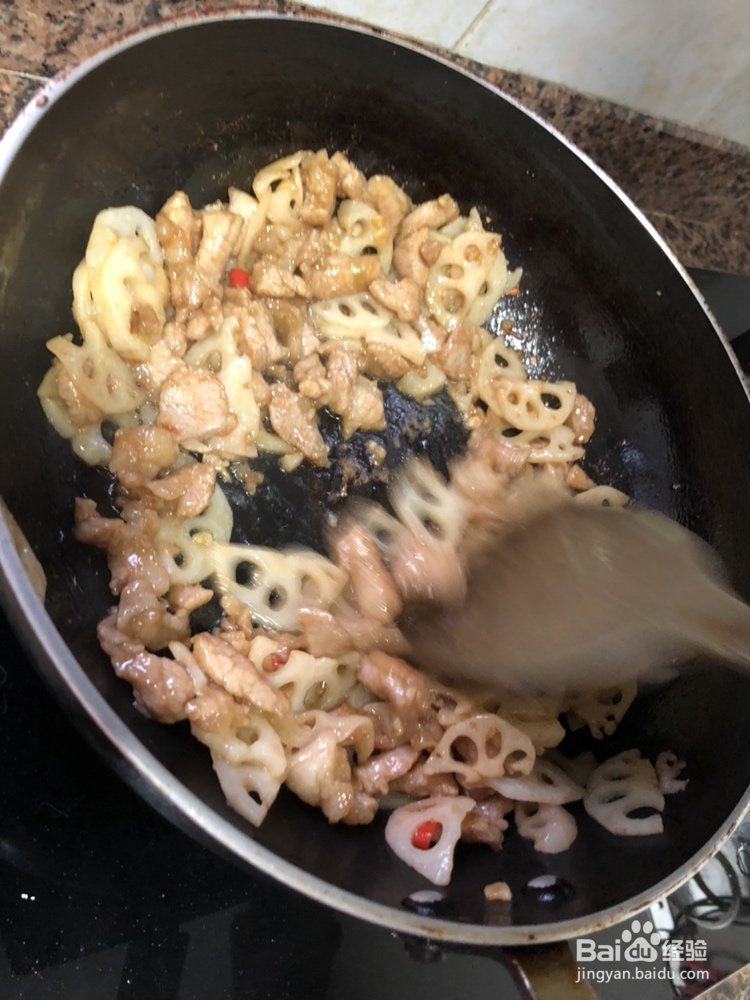 莲藕炒肉的做法