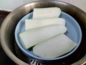 蒸茄子拌皮蛋