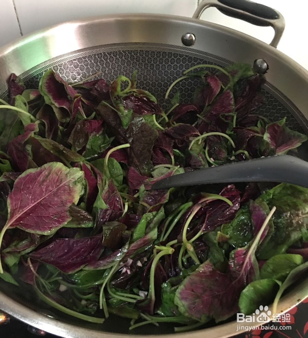 鲜嫩的松花蛋苋菜汤