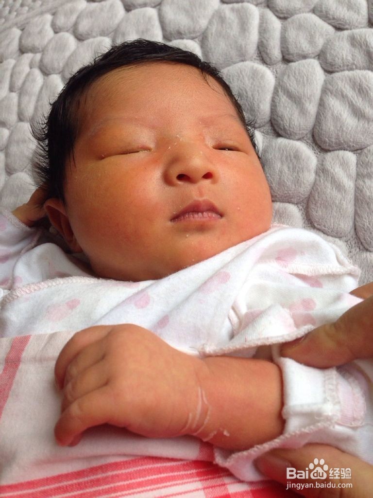 婴儿溢奶的原因分析