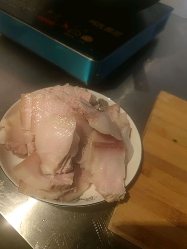 黔西黄粑炒回锅肉