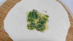 如何在家做葱油饼
