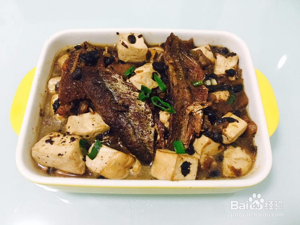 <b>豆豉鲮鱼炖豆腐的做法——小白学做菜！</b>