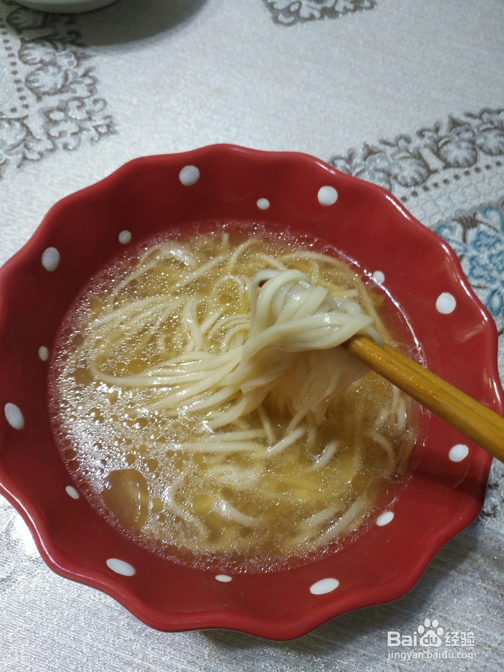 用鸡蛋挂面做热汤面