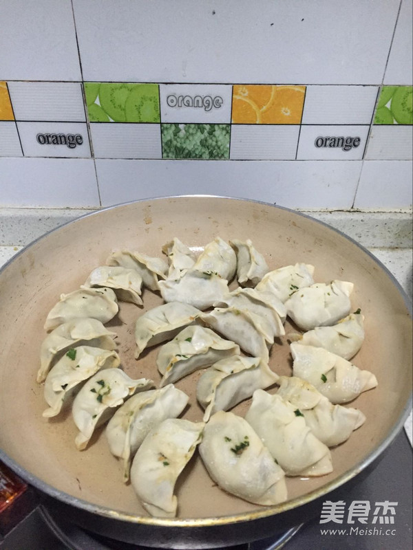 鸡蛋芹菜煎饺
