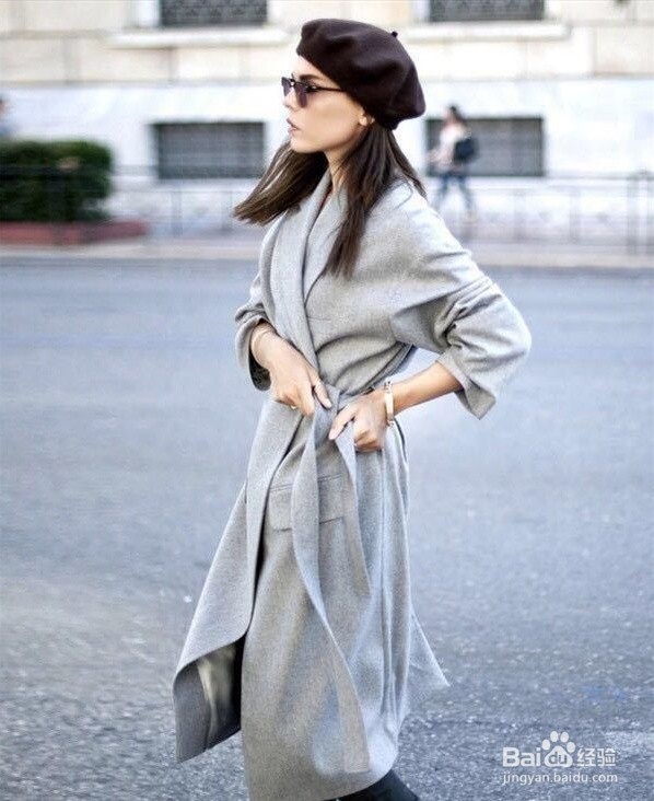 贝雷帽下面配什么衣服显时尚