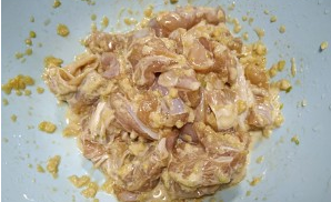 吃不够的蒜香鸡腿怎么做