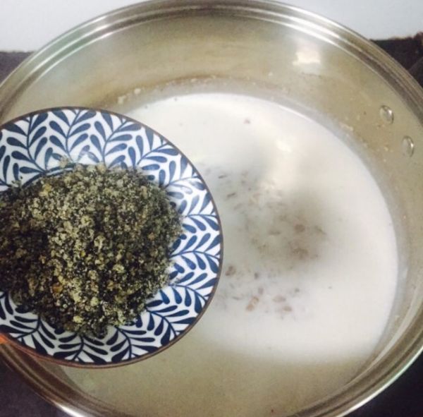 芒果牛奶芝麻燕麦粥