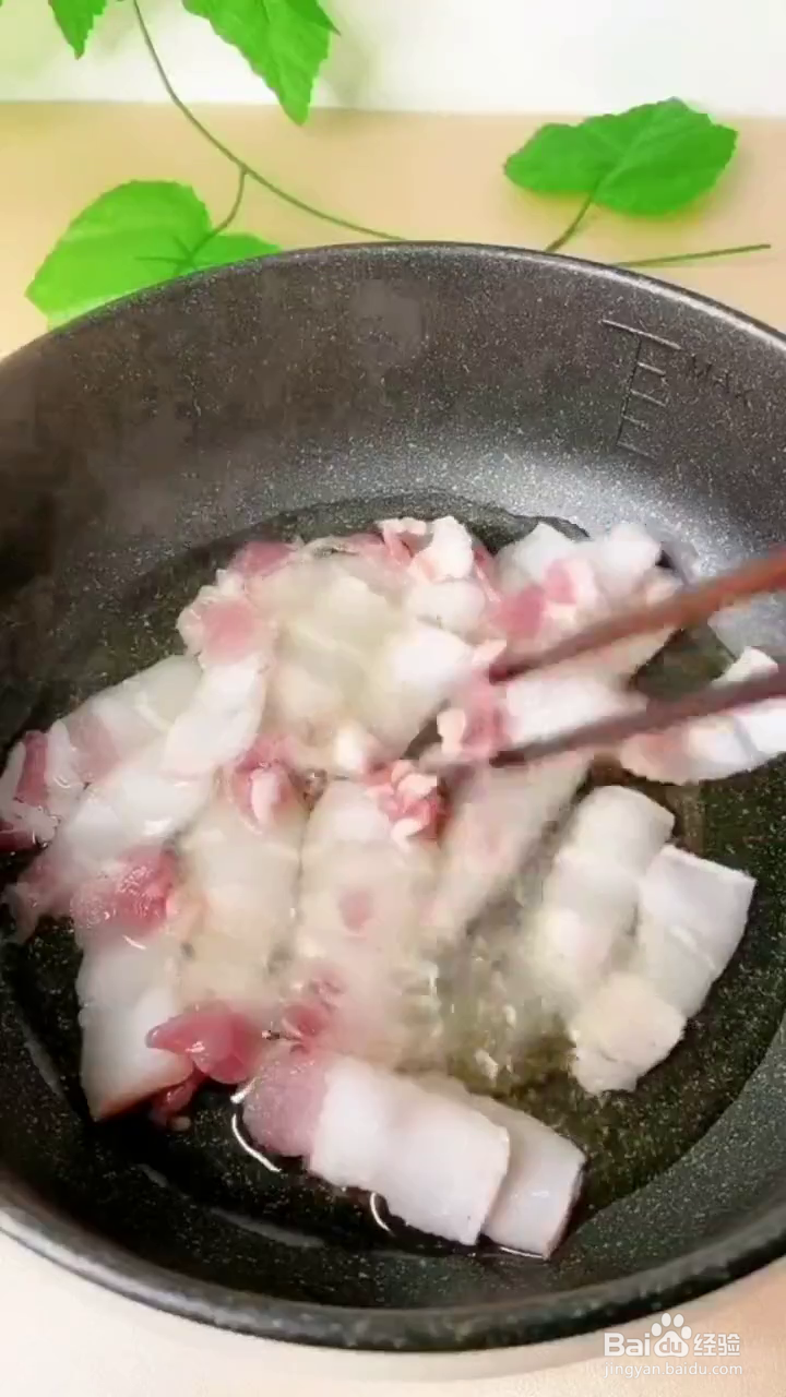 如何制作好吃的红烧鹌鹑蛋五花肉