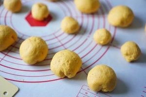 奶味胡萝卜餐包的做法