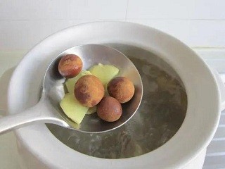 山药木耳炖鸡怎么做？