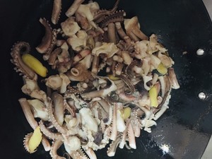 怎么做好吃的孜然炒鱿鱼须?