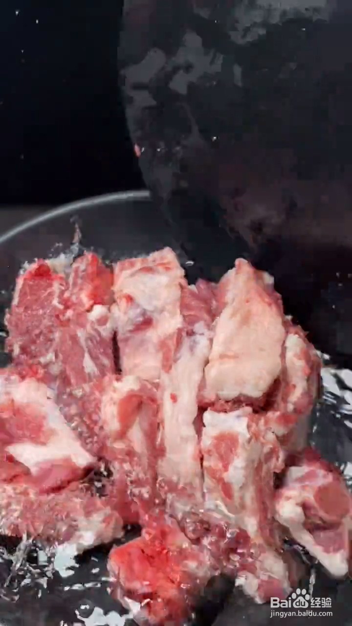 如何自制美味好吃的炖排骨