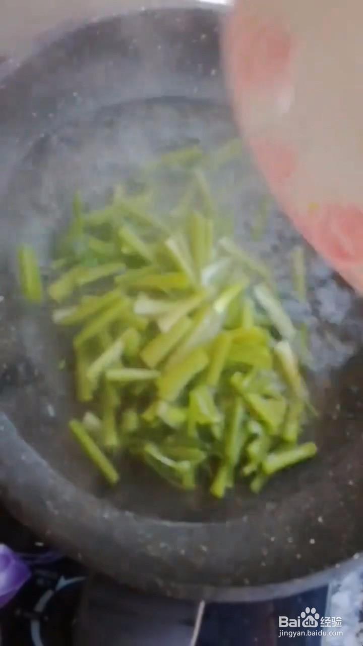 如何自制美味好吃的凉拌芹菜花生米