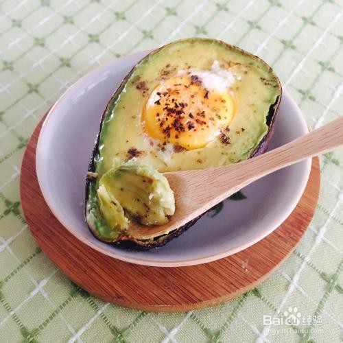 烤芝士蛋黄牛油果