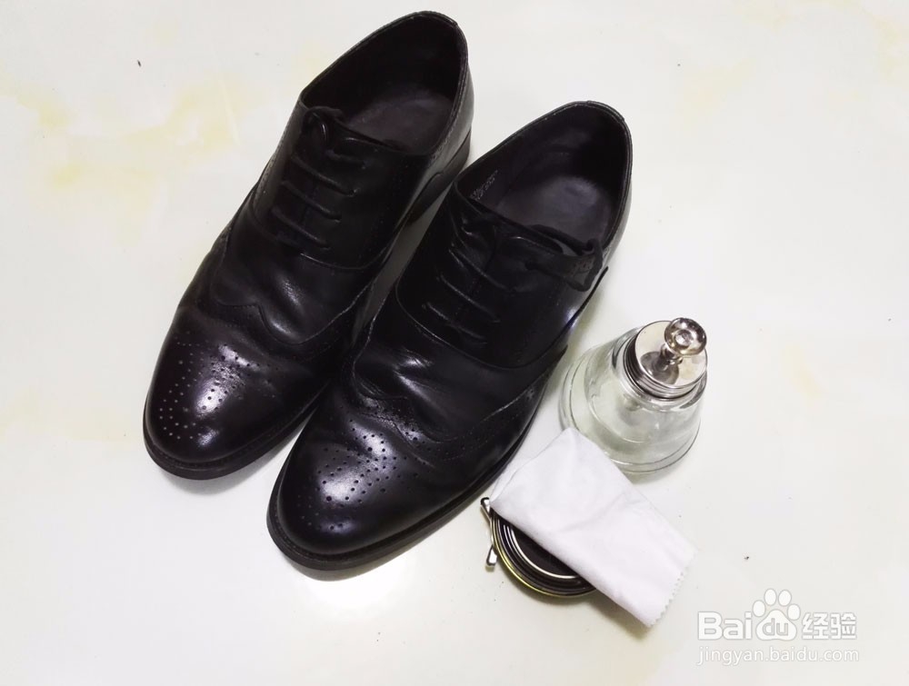 如何在家里给皮鞋做高级的保养上光