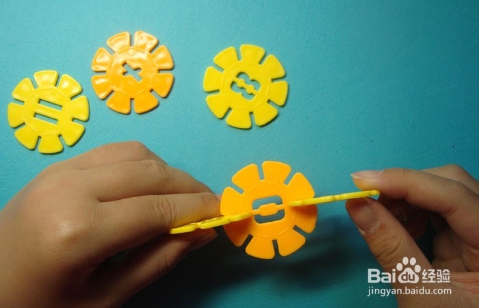 雪花片如何拼装小帆船图形