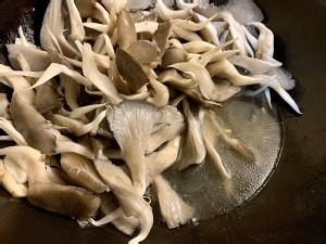 怎么做好吃的这道滑熘平菇简直就是米饭杀手!