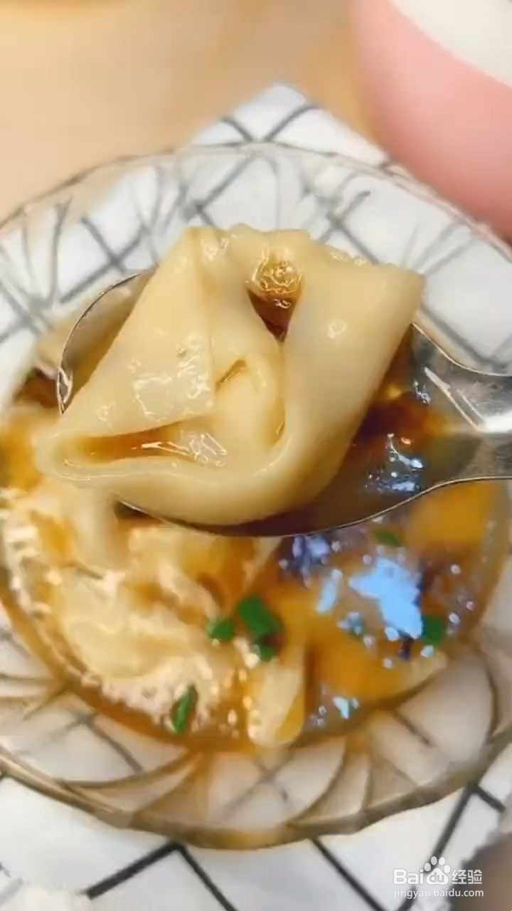 如何制作东北酱汁混沌?