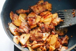 土豆回锅肉的做法!