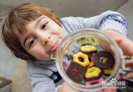 孩子爱吃零食该怎么办？