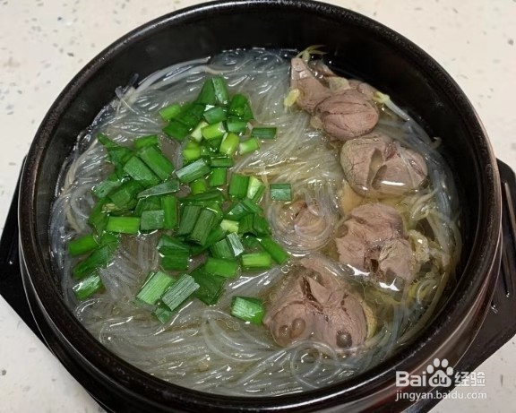 爽口的清汤牛肉粉丝汤